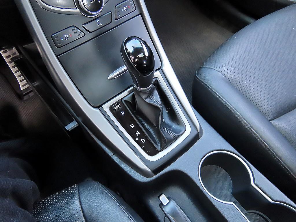 HYUNDAI Avante - Vista 10