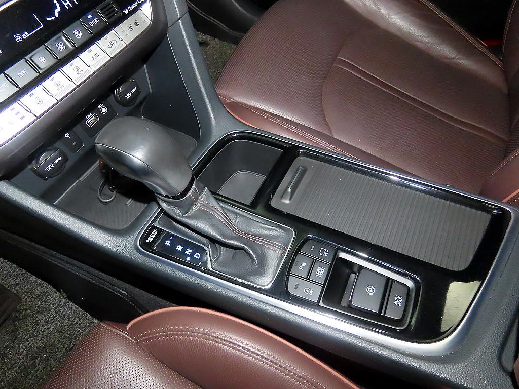 HYUNDAI Sonata - Vista 12