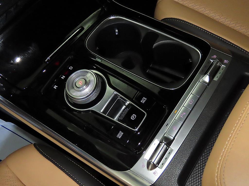 KIA Carnival - Vista 12