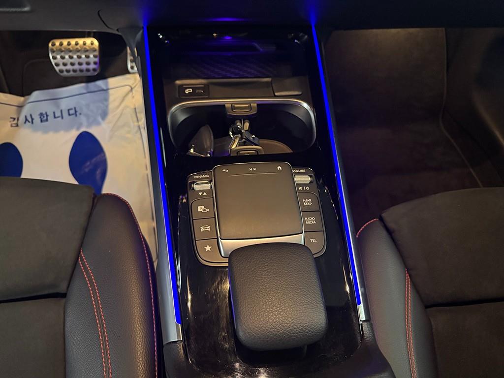 Mercedes Benz GLB Class - Vista 12