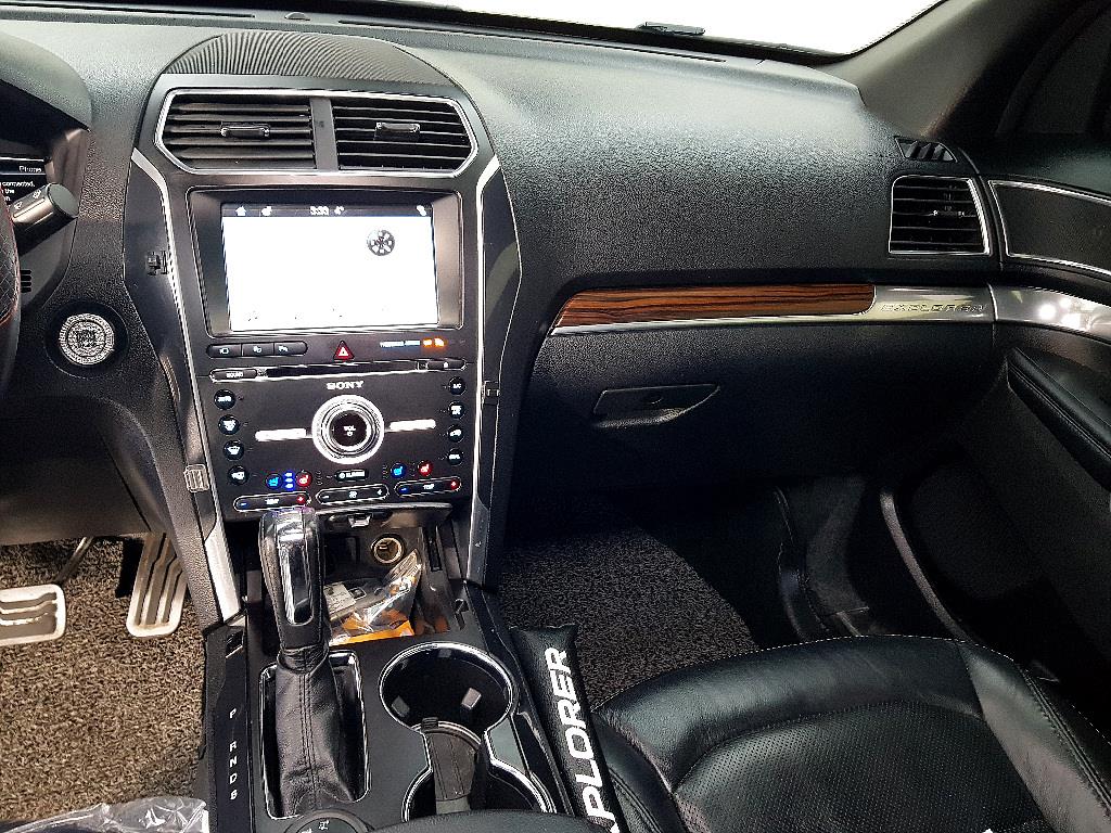 Ford Explorer - Vista 10