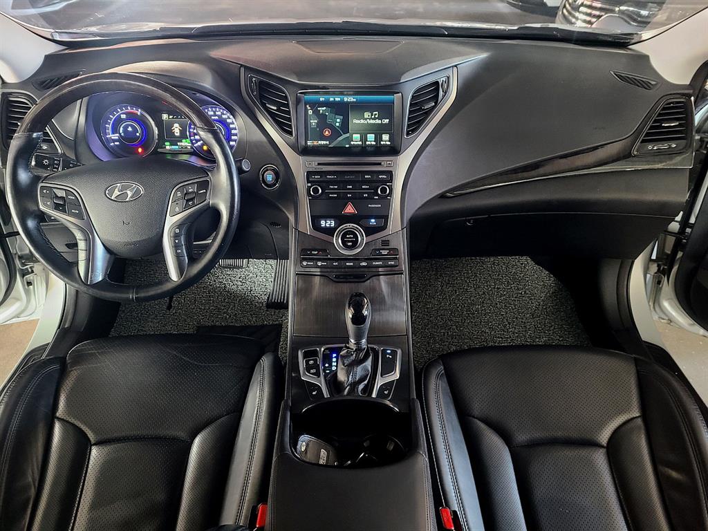 HYUNDAI Grandeur - Vista 10