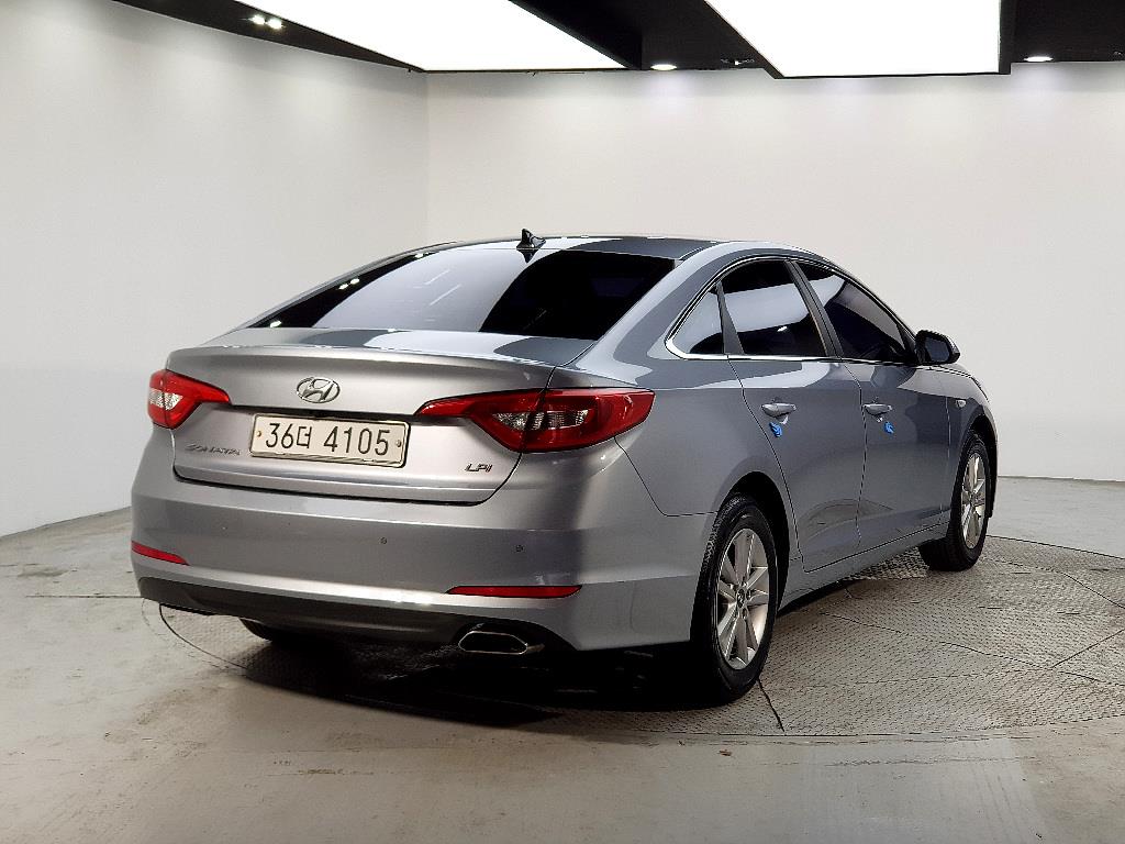 HYUNDAI Sonata - Vista 4