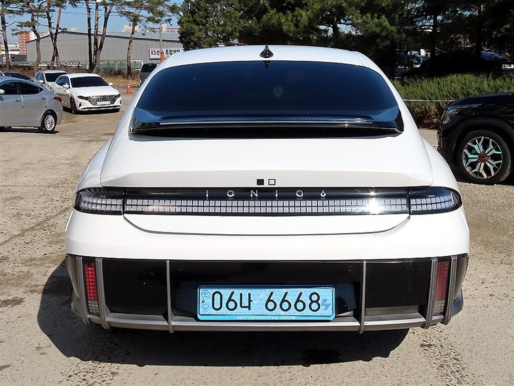 HYUNDAI Ioniq 6 - Vista 4