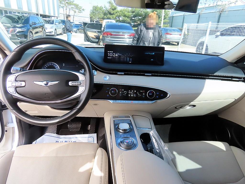 Genesis GV70 - Vista 7