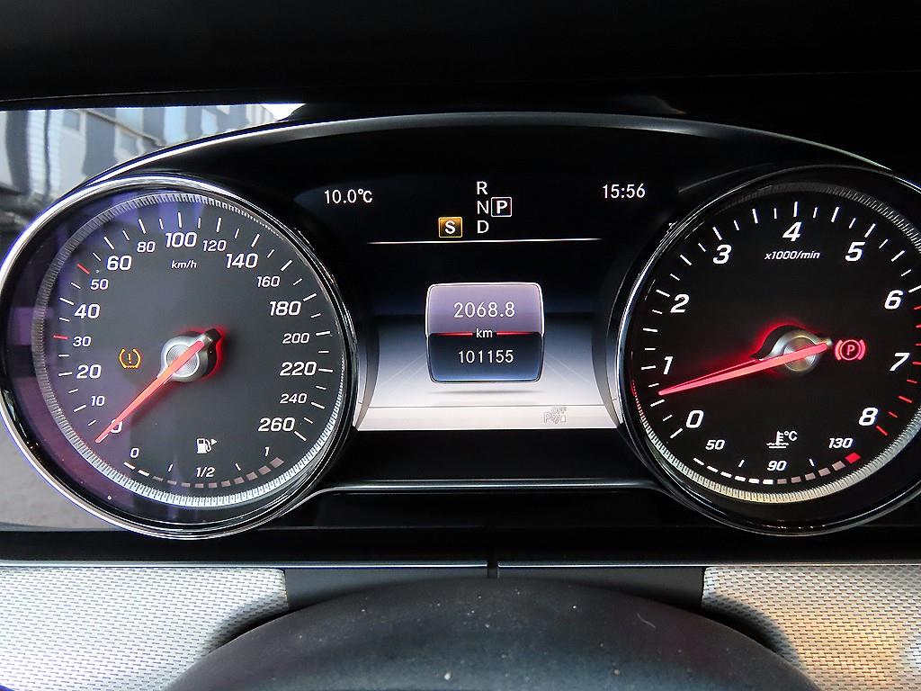 Mercedes Benz E class - Vista 9