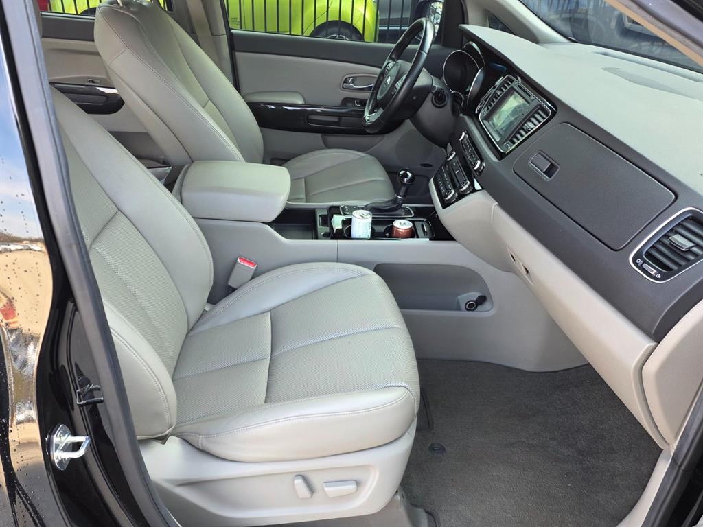 KIA Carnival - Vista 5