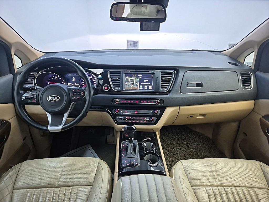 KIA Carnival - Vista 7