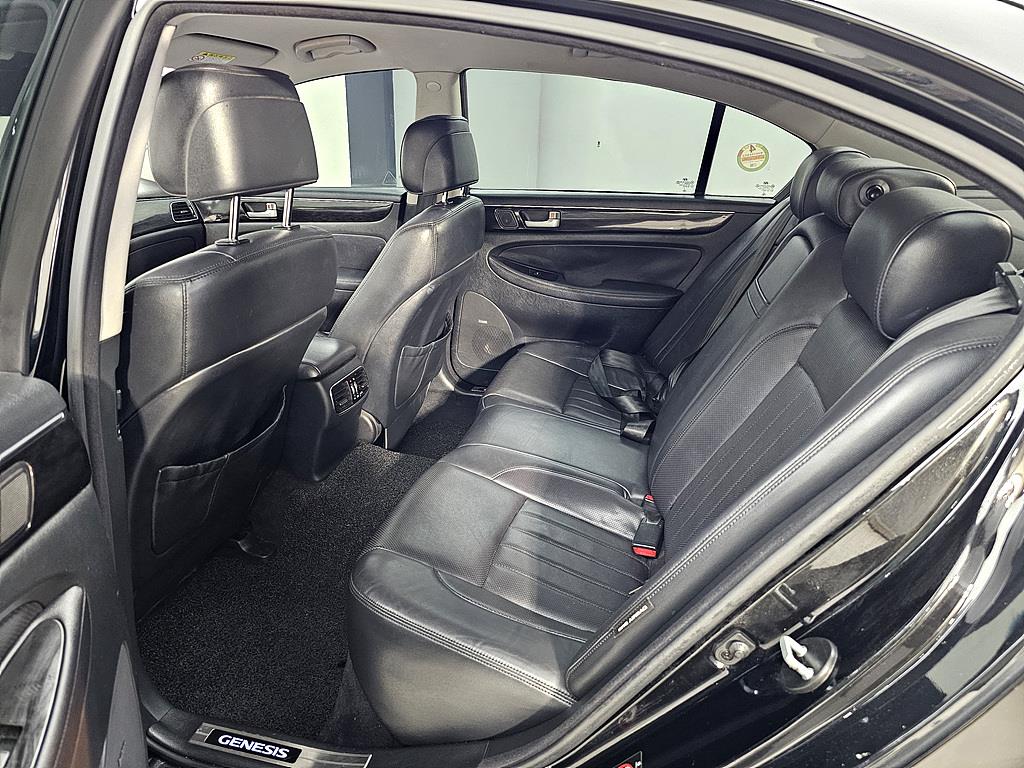 HYUNDAI Genesis - Vista 9