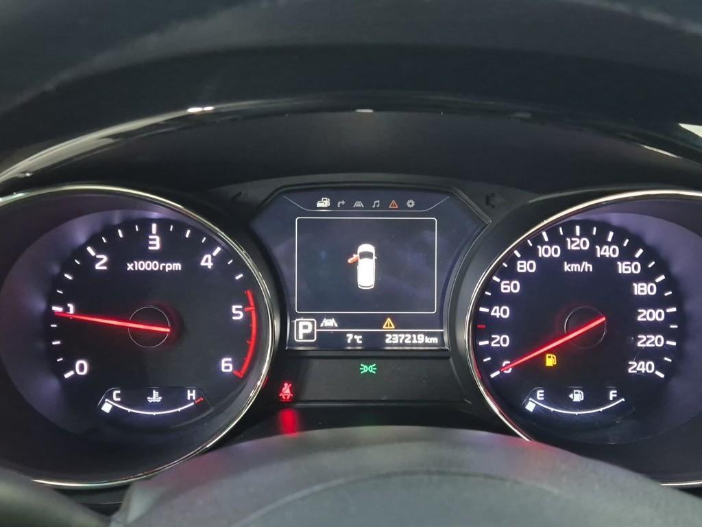 KIA Carnival - Vista 6