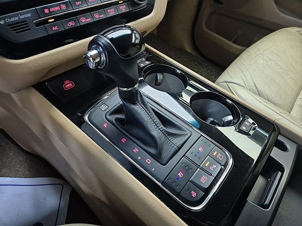 KIA Carnival - Vista 8