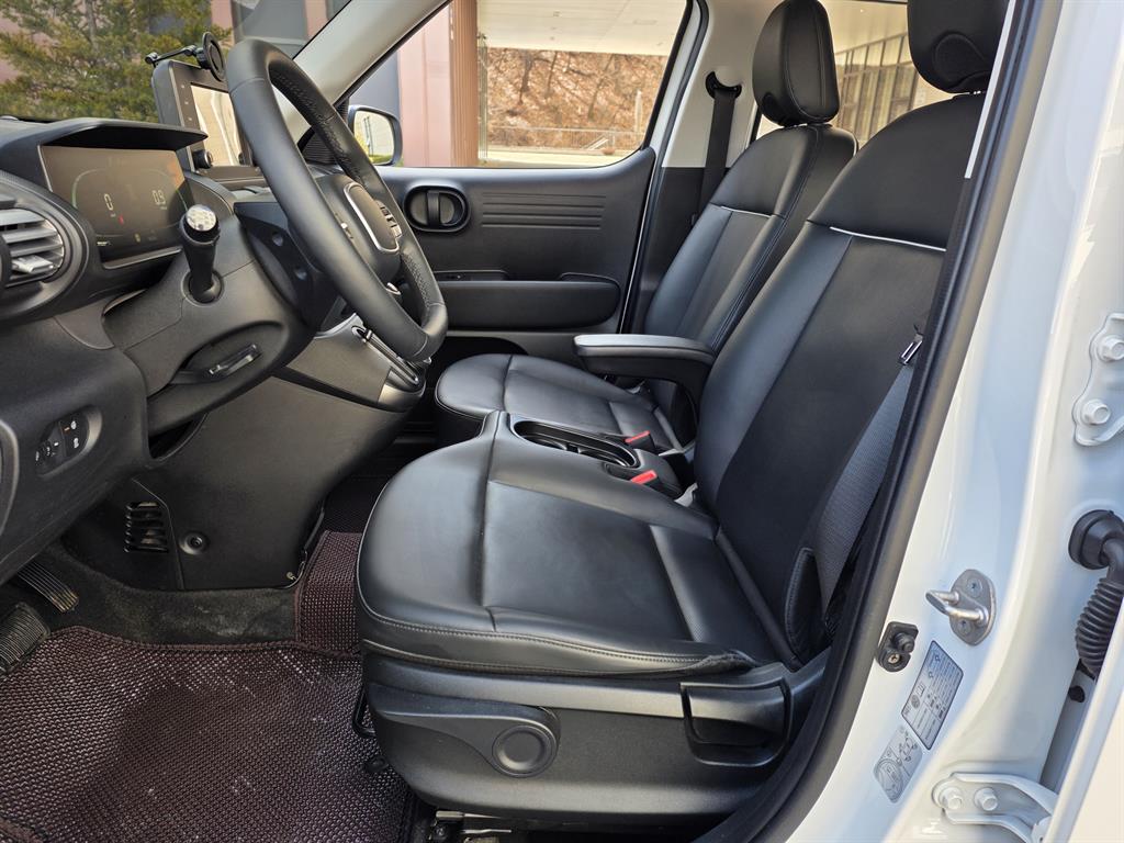 HYUNDAI Casper - Vista 8