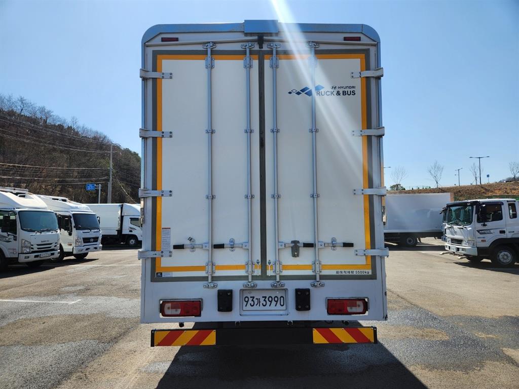 medium and large cargo truck - Vista 8