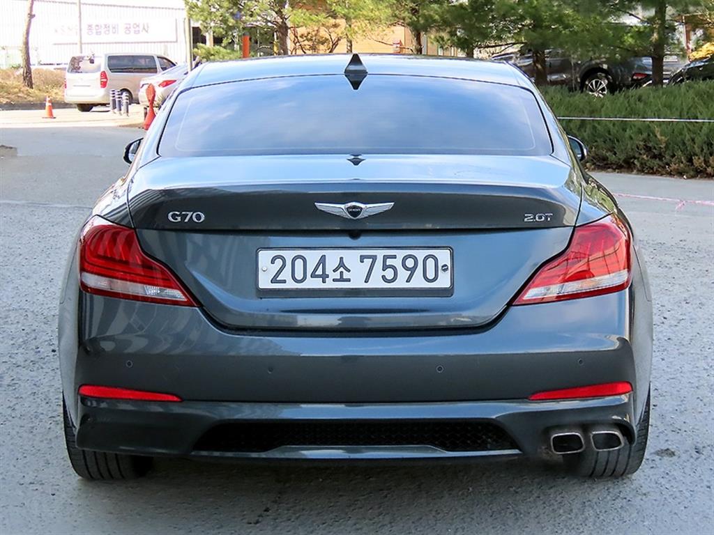 Genesis G70 - Vista 4