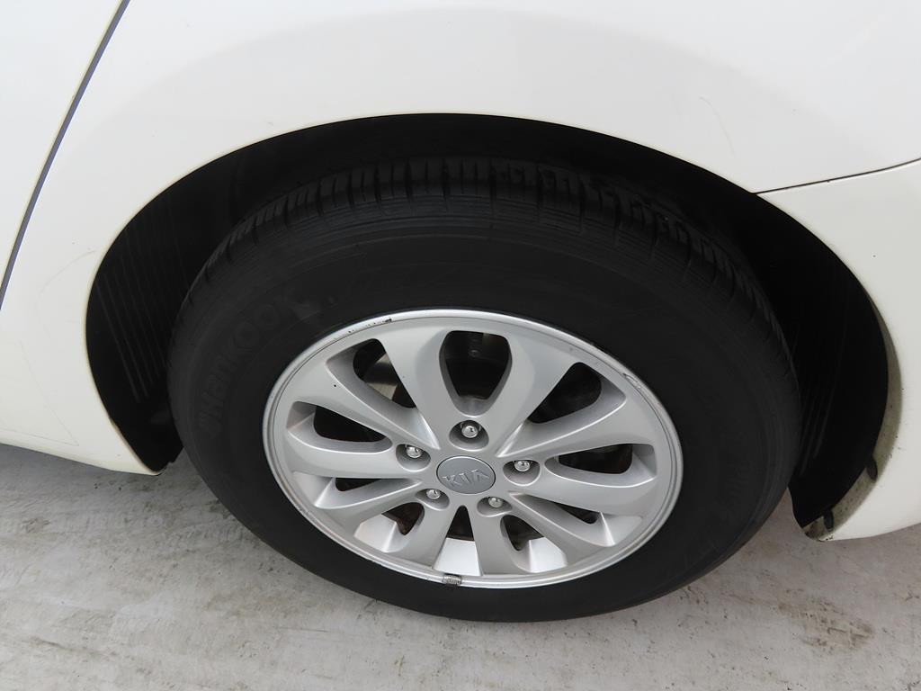 KIA K3 2013 Blanco - Importación desde Corea - HF Imports Iquique - Foto 20