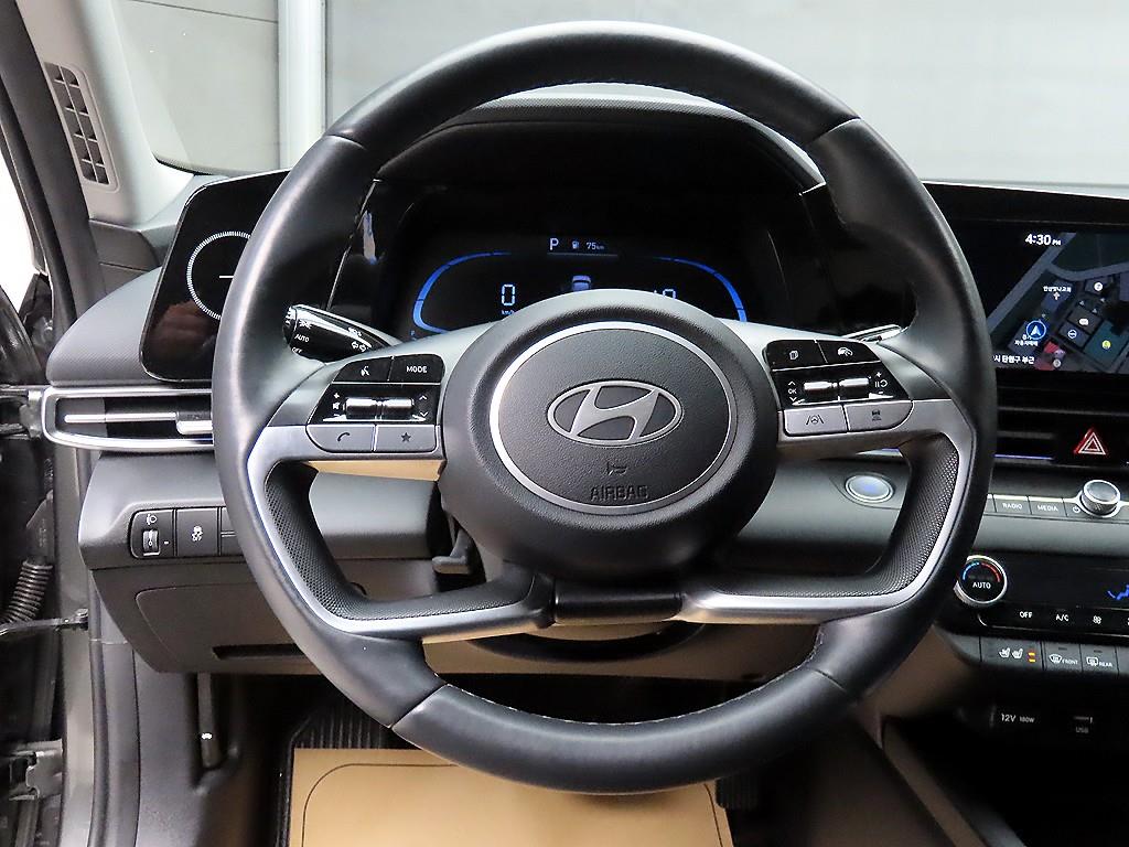 HYUNDAI Avante - Vista 9