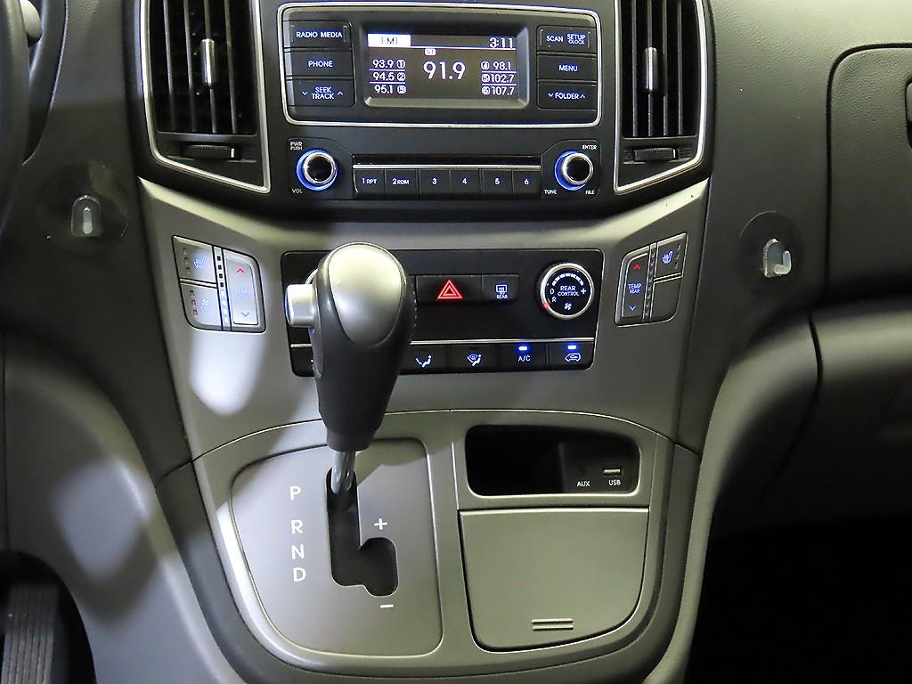 HYUNDAI Starex - Vista 12