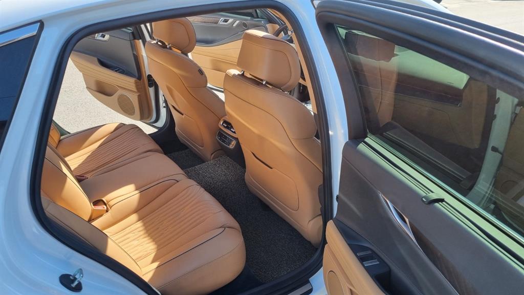 Genesis G80 - Vista 9