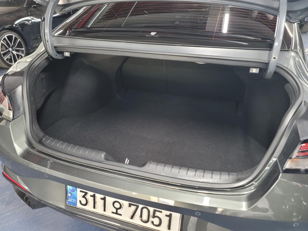 HYUNDAI Avante - Vista 5