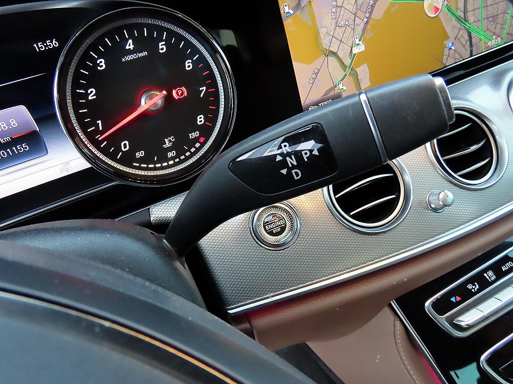 Mercedes Benz E class - Vista 10