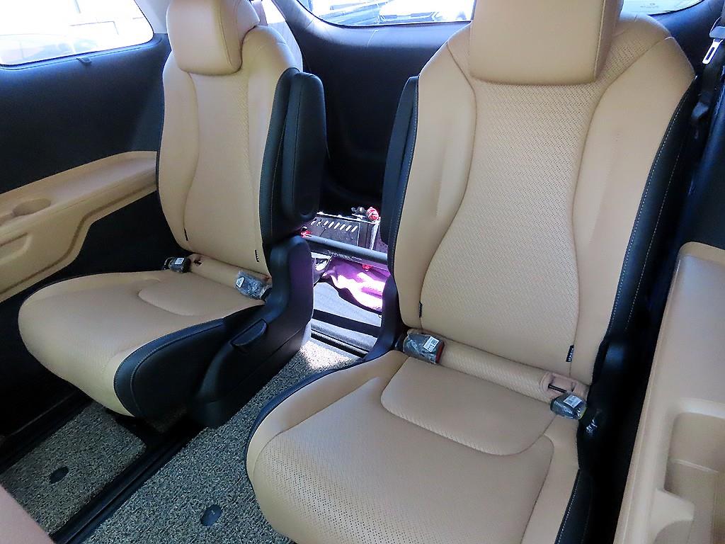 KIA Carnival - Vista 7