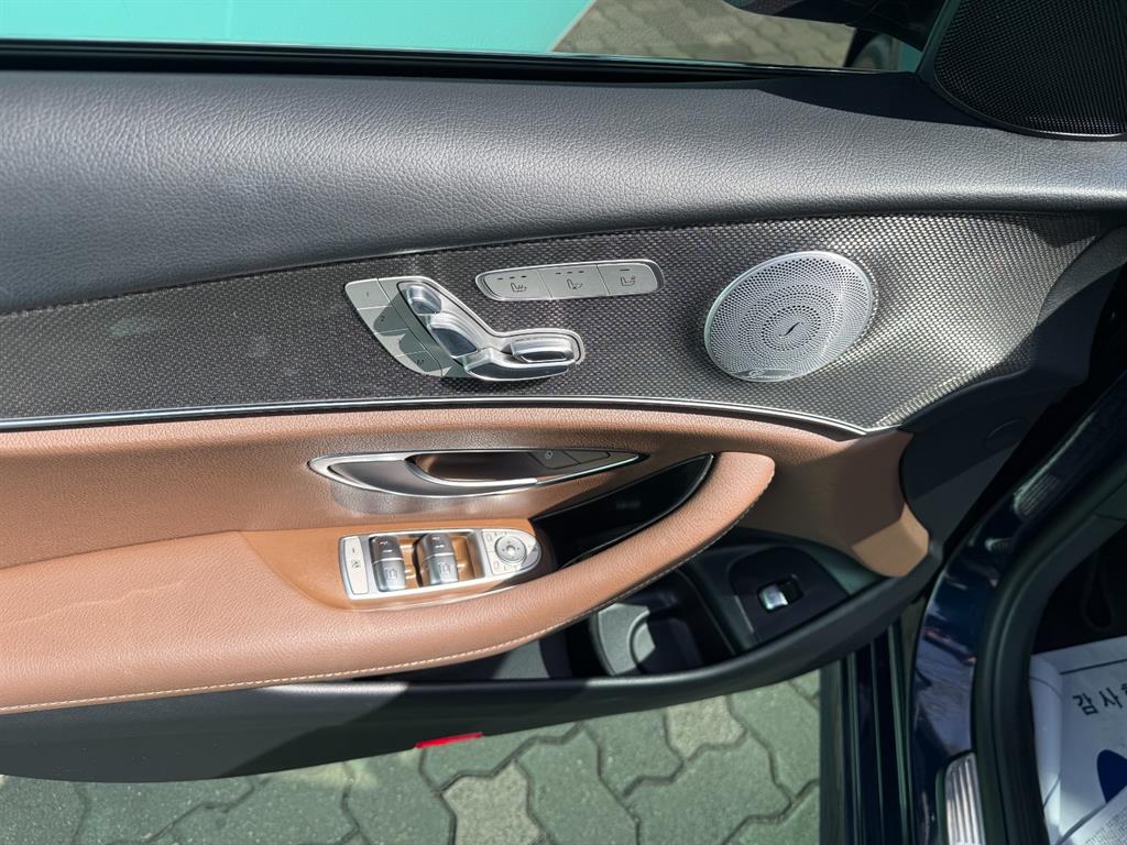 Mercedes Benz E class - Vista 7