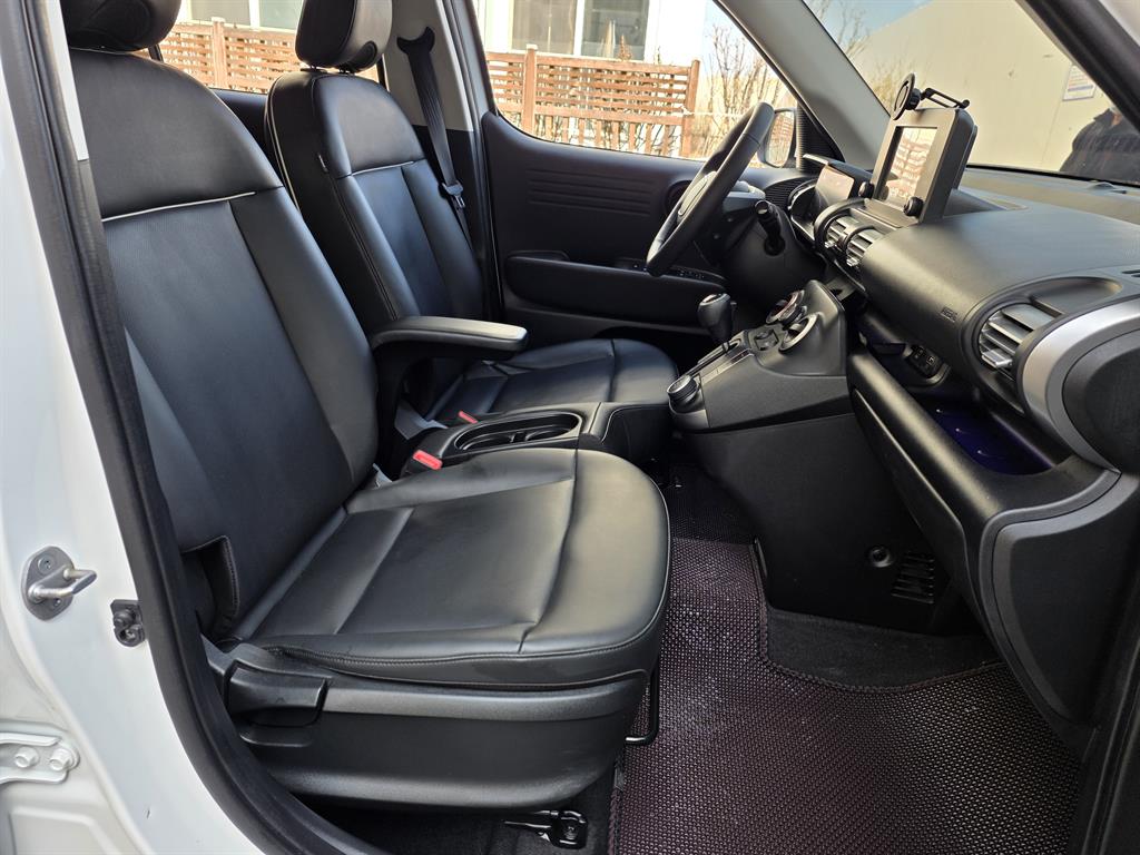 HYUNDAI Casper - Vista 9