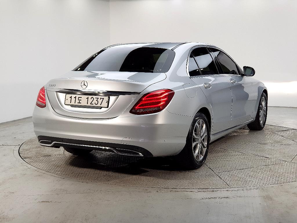 Mercedes Benz C Class - Vista 4