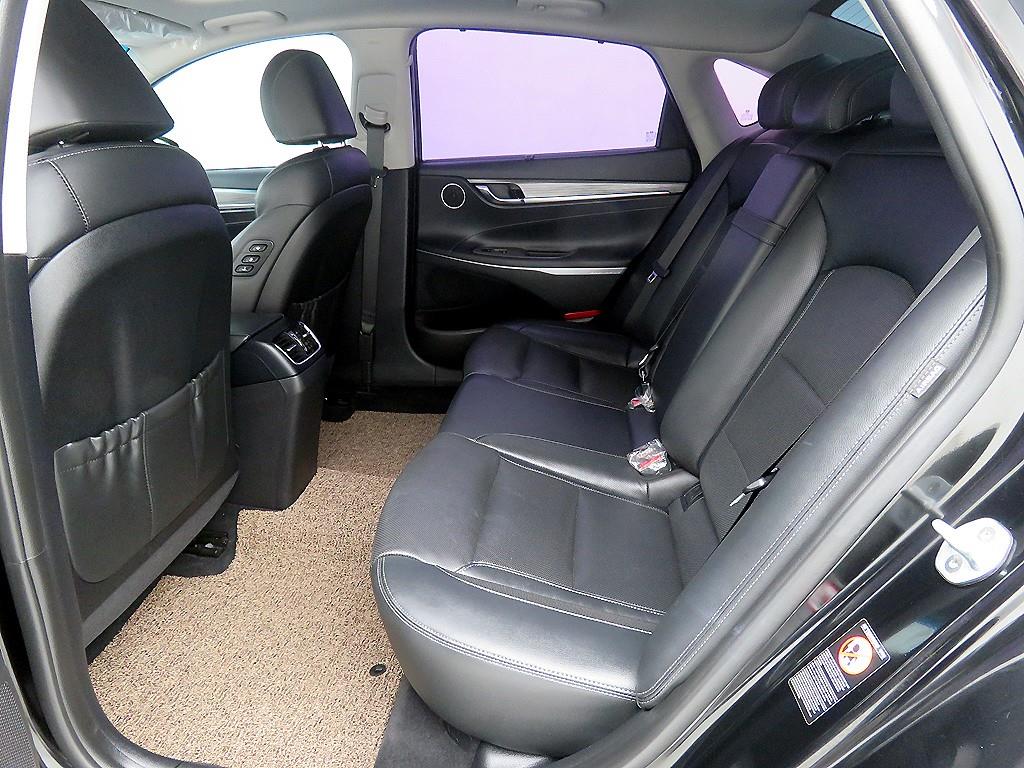 HYUNDAI Grandeur - Vista 7