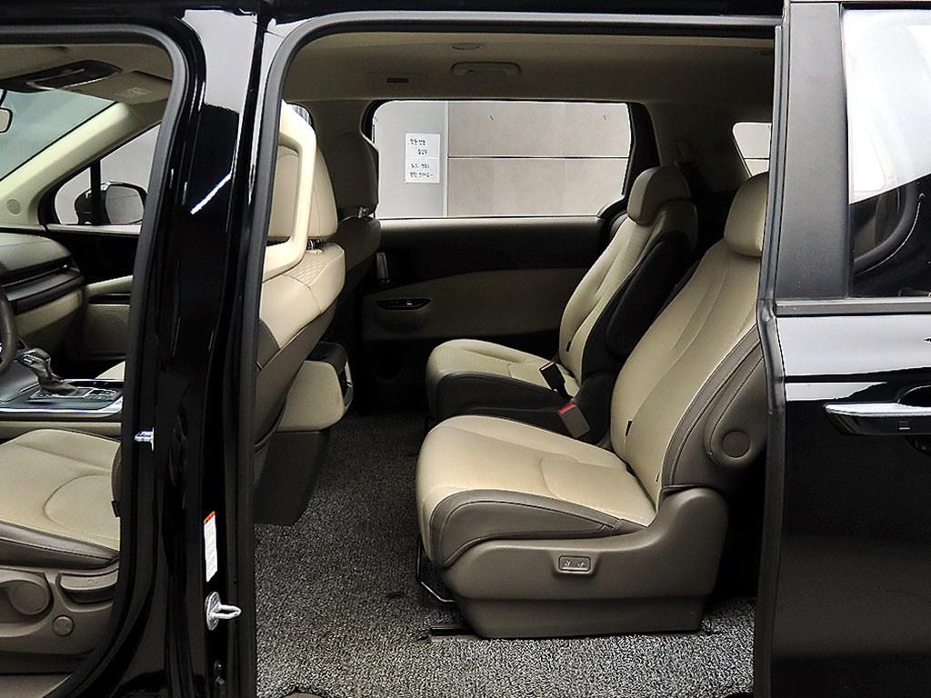 KIA Carnival - Vista 6