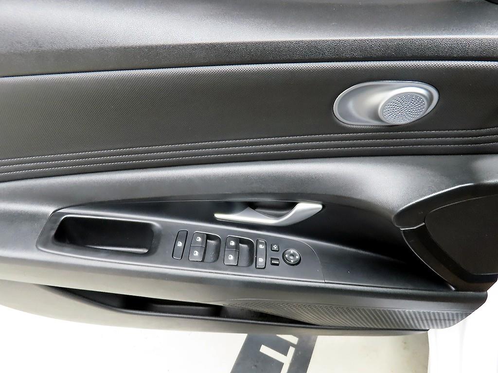 HYUNDAI Avante - Vista 11