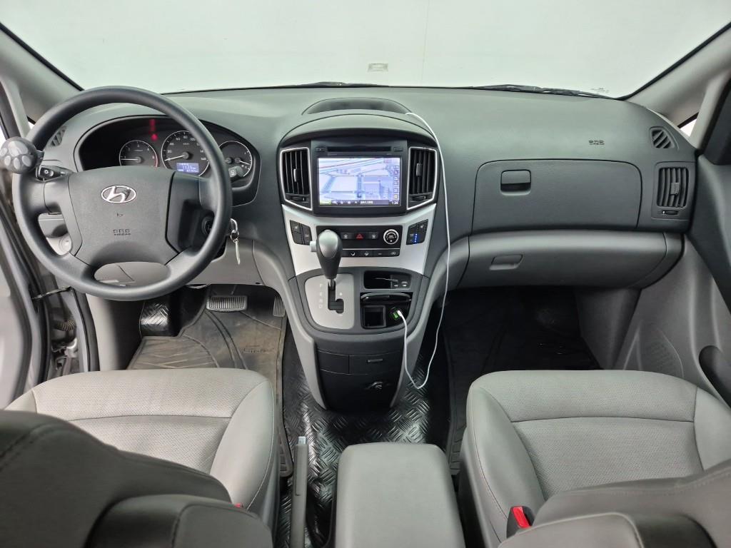 HYUNDAI Starex - Vista 5