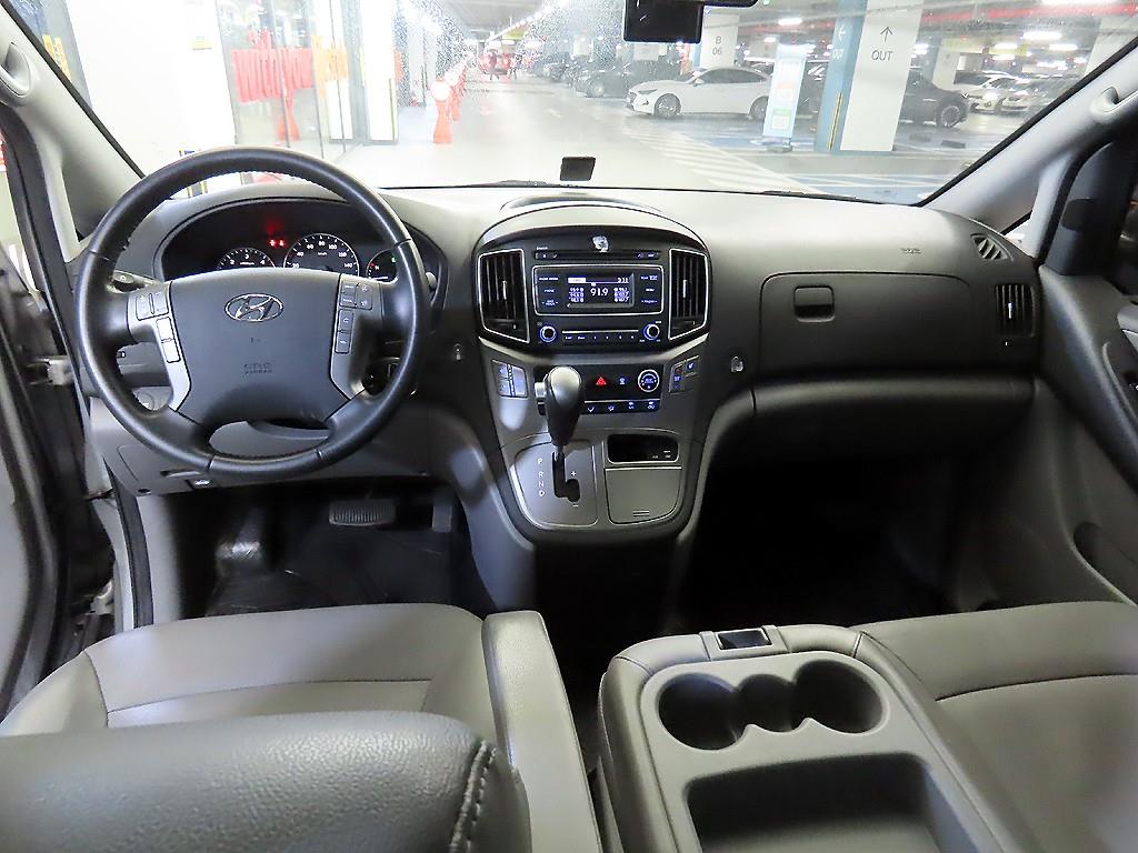 HYUNDAI Starex - Vista 10