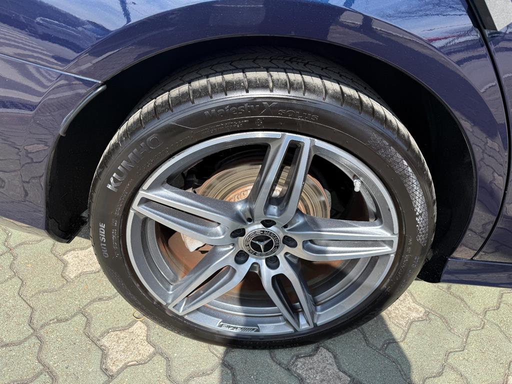 Mercedes Benz E class - Vista 4