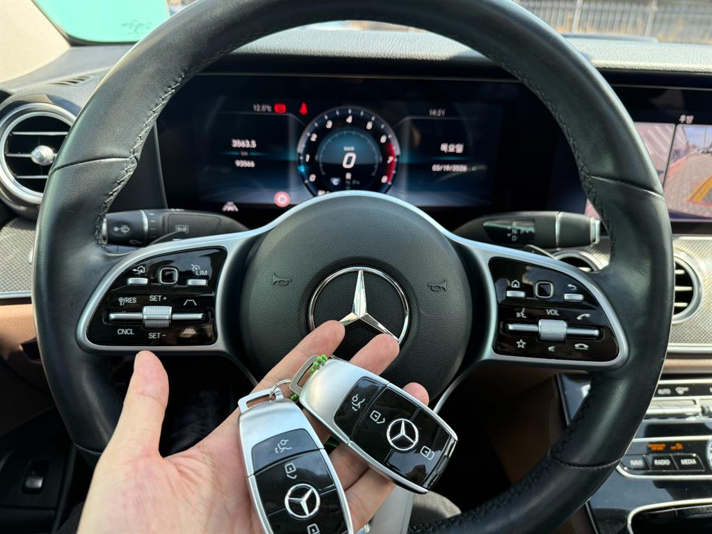 Mercedes Benz E class 2020 Azul - Importación desde Corea - HF Imports Iquique - Foto 16