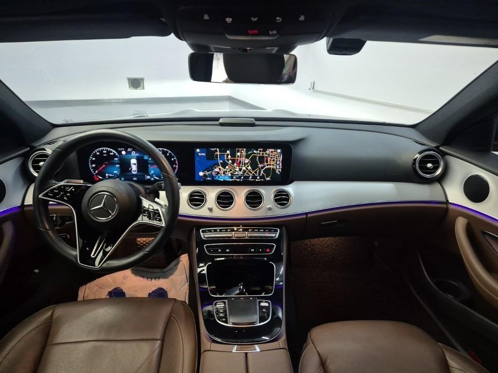 Mercedes Benz E class - Vista 7