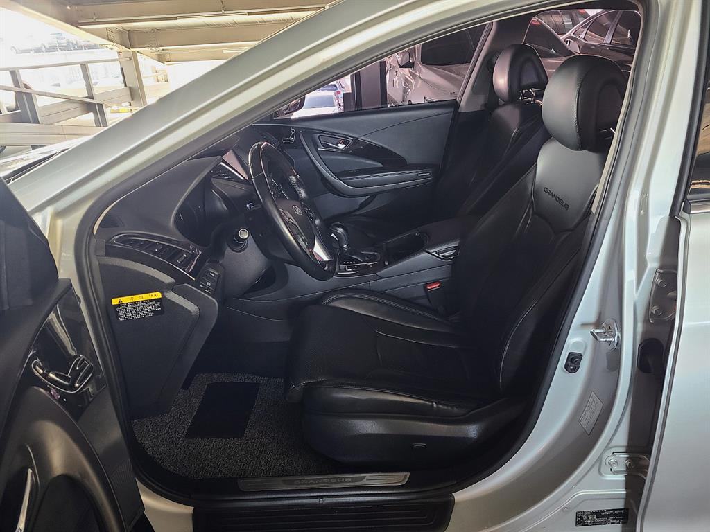 HYUNDAI Grandeur - Vista 11