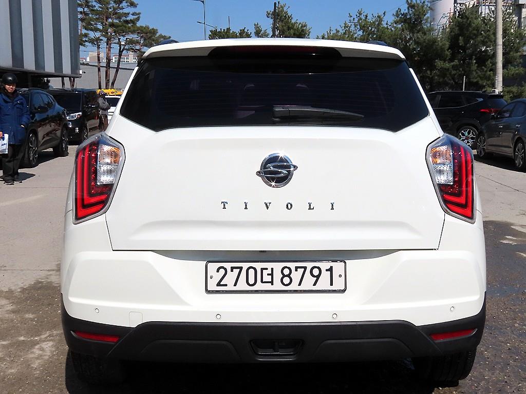 Ssangyong Tivoli - Vista 4