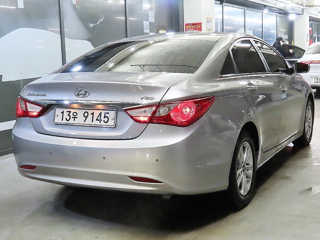 HYUNDAI Sonata - Vista 4