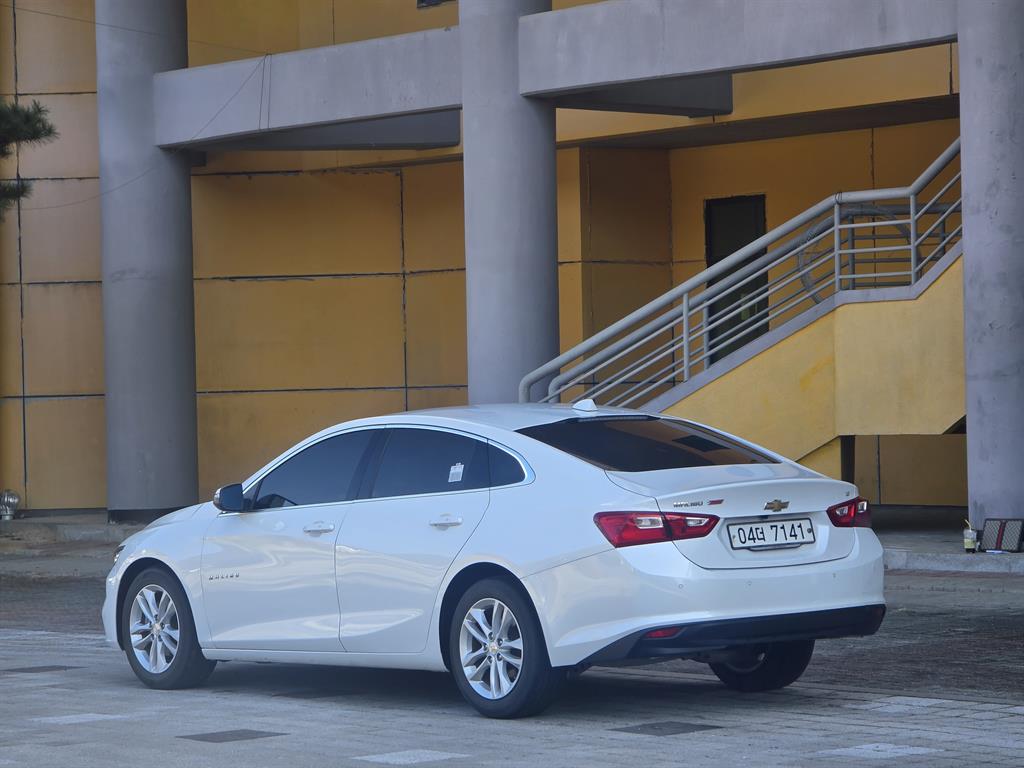 Chevrolet Malibu - Vista 5