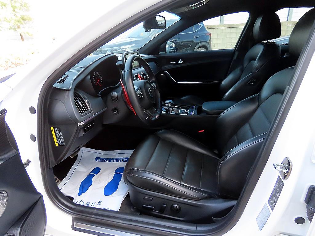 KIA Stinger - Vista 5