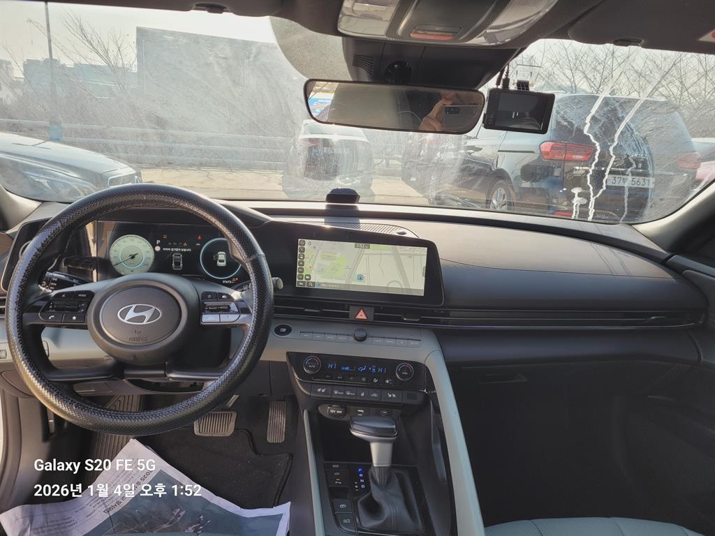 HYUNDAI Avante - Vista 9