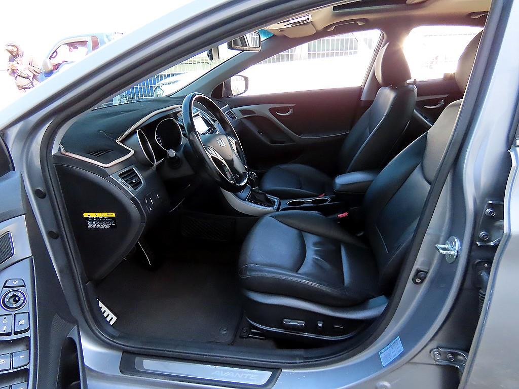 HYUNDAI Avante - Vista 5