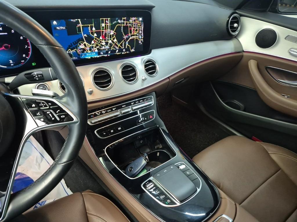 Mercedes Benz E class - Vista 10