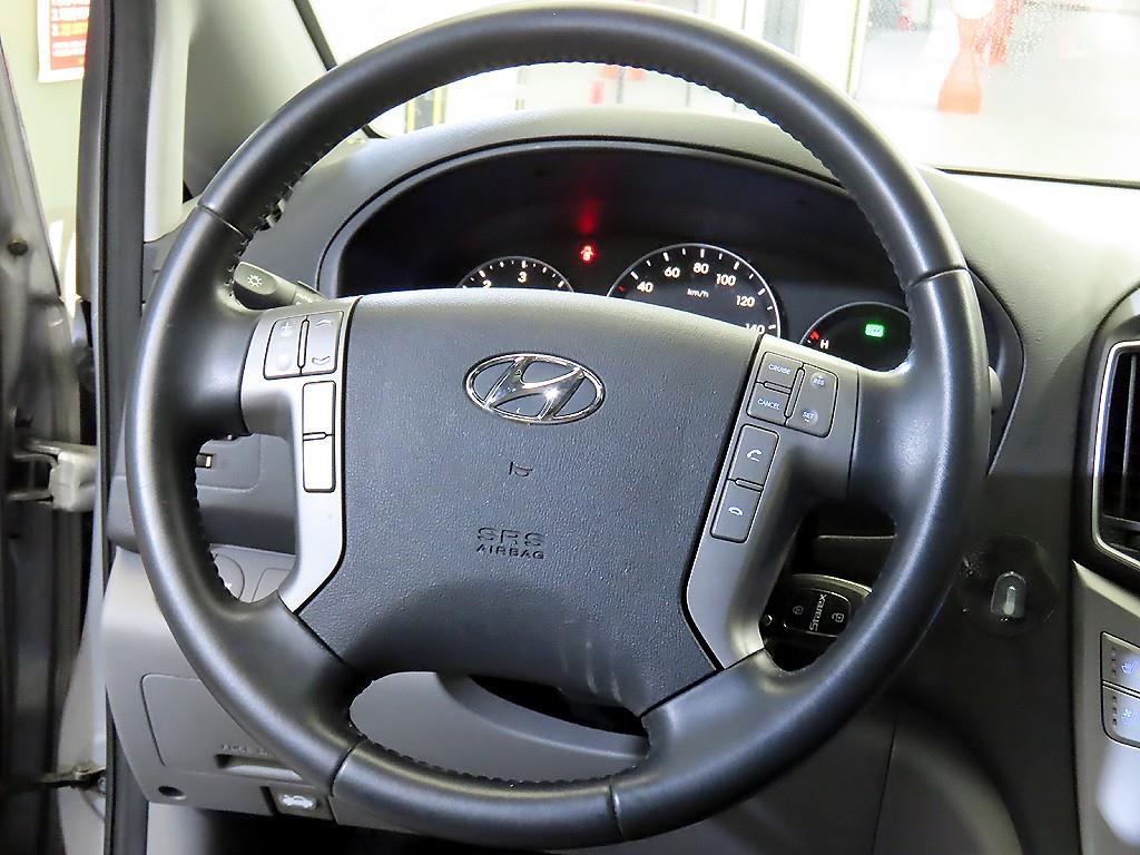 HYUNDAI Starex - Vista 8