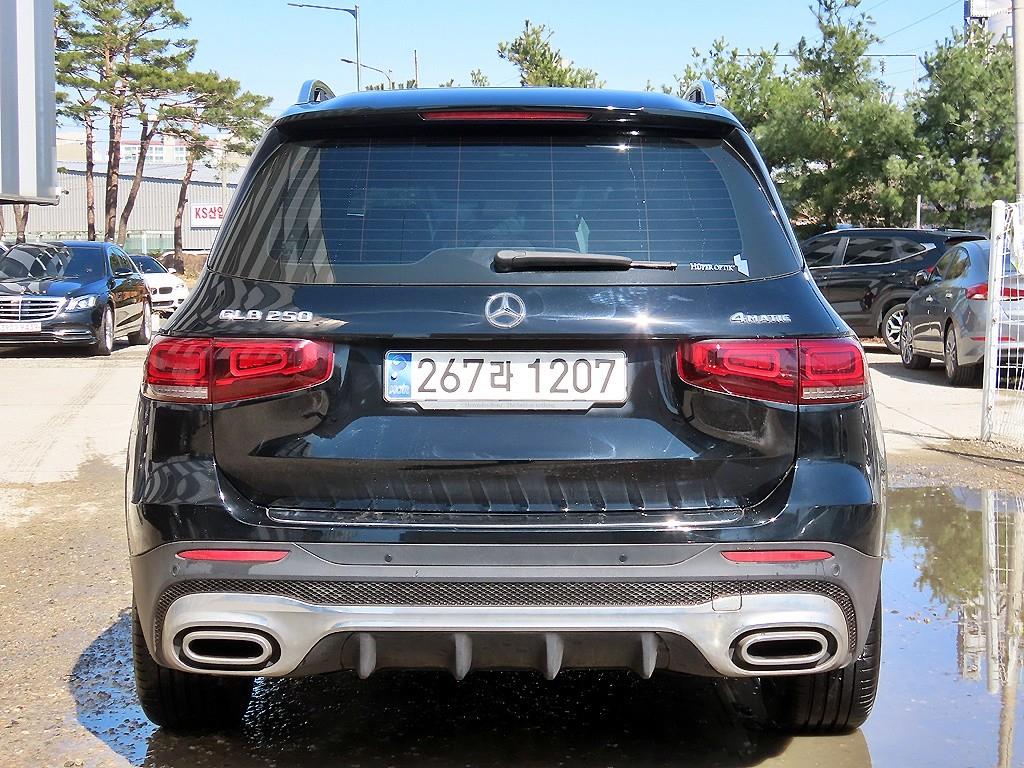 Mercedes Benz GLB Class - Vista 4