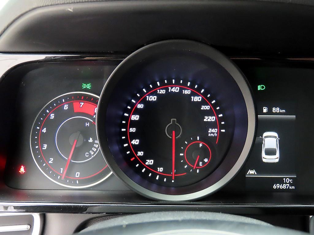 HYUNDAI Avante - Vista 8