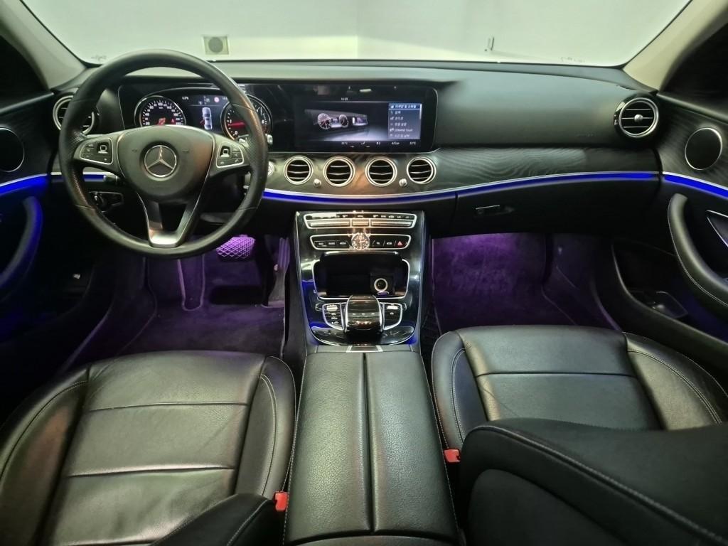 Mercedes Benz E class - Vista 7