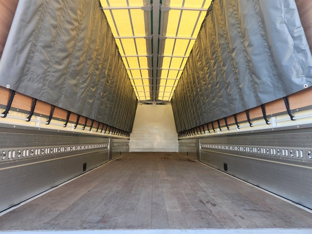 medium and large cargo truck - Vista 12