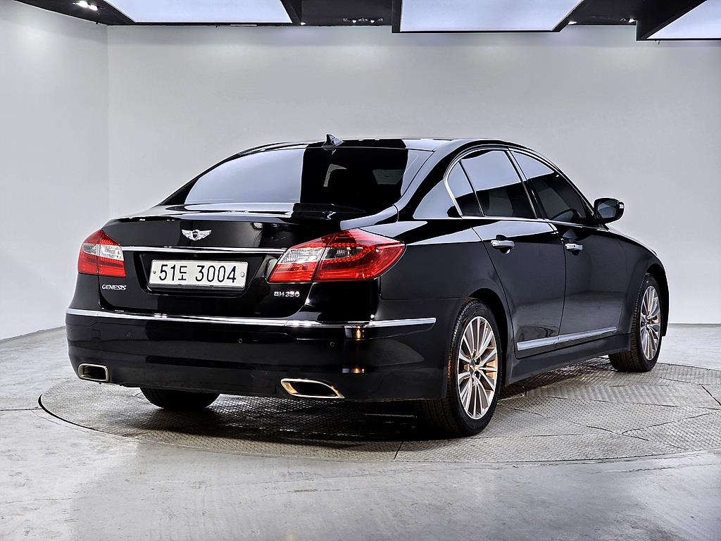 HYUNDAI Genesis - Vista 4